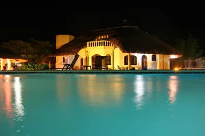 Gewerbe   Villa Chinola mit Bungalow, Gästezimmern, Restaurant und Sportangebote