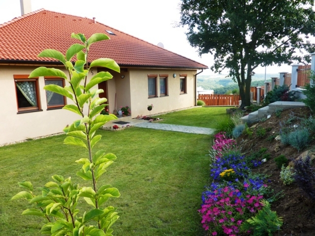 Einfamilienhaus mit wunderschöner Aussicht auf die Hügel und Wälder zu verkau