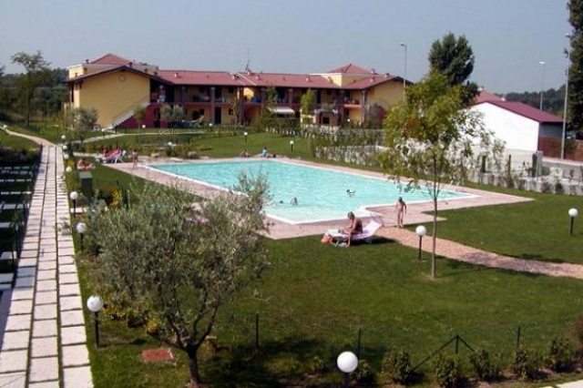 Gardasee Italien Wohnung Verkaufe drei zimmer mit pool, garten, garage