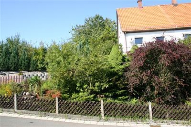 Kleine Doppelhaushälfte am Stadtrand von Coburg