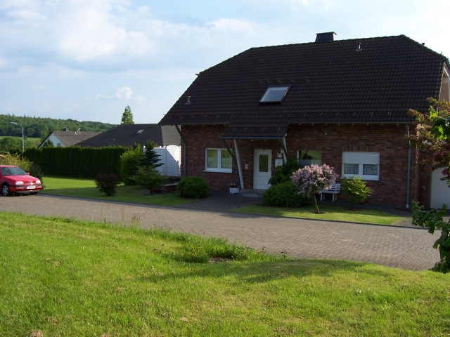 Neuwertiges Wohnhaus mit kl. Einliegerwohnung - Westerwald