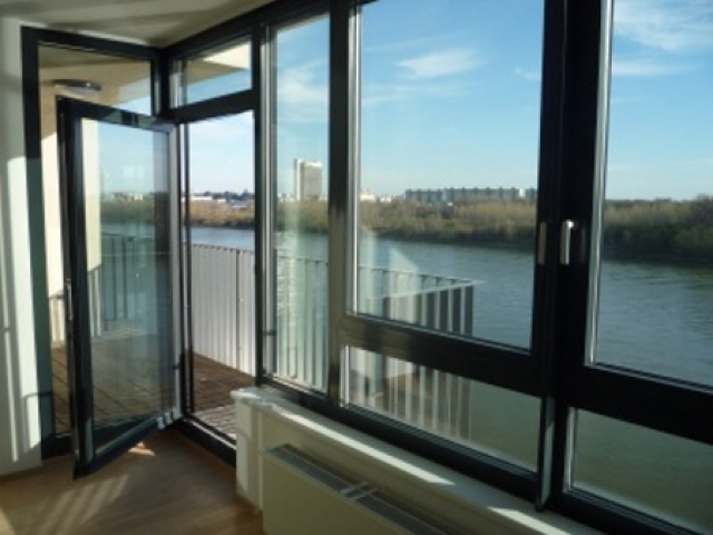 LUXURIÖSE & GERÄUMIGE WOHNUNG MIT SCHÖNEM BLICK AUF DIE DONAU