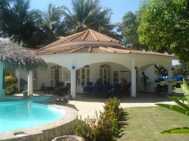 Imposante Villa am Fluss in der DomRep in Sabaneta