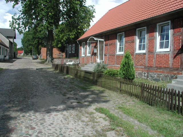 1-2 FAMILIENHAUS IN LIEBEVOLLE HÄNDE ZU VERKAUFEN